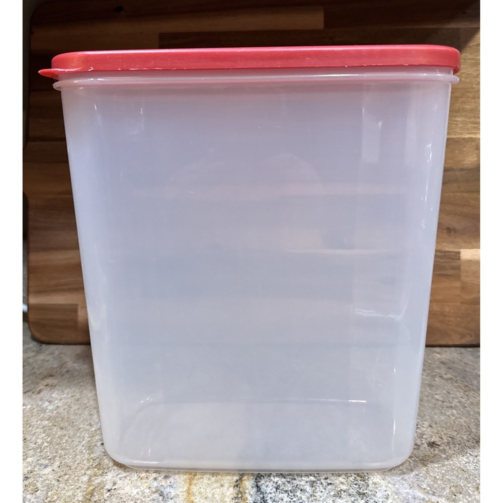 Rubbermaid 7N04 Red 21 21.1 Cup Dry Food Storage‎ Container with Lid